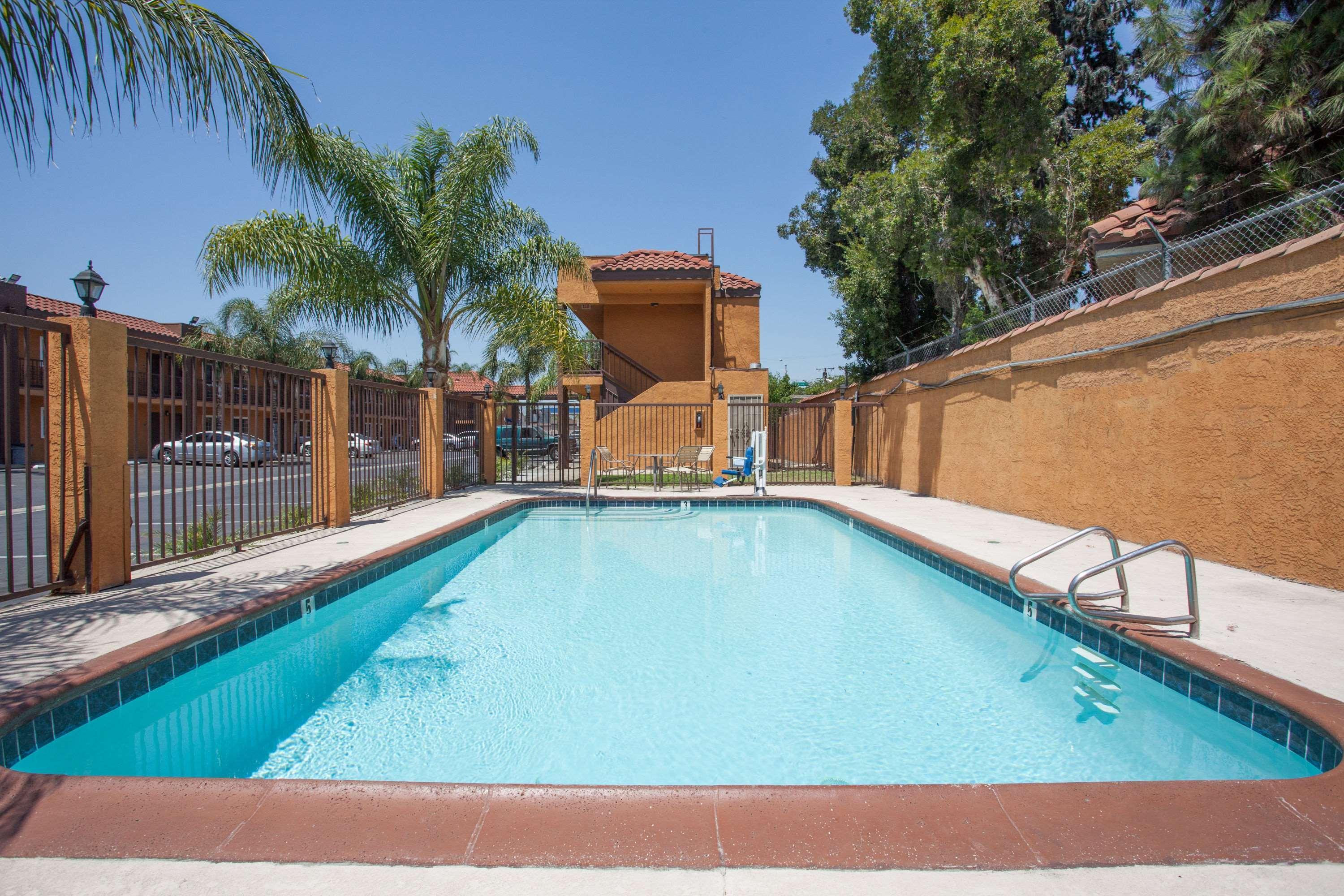 Express Inn & Suites Ontario Airport Exterior photo