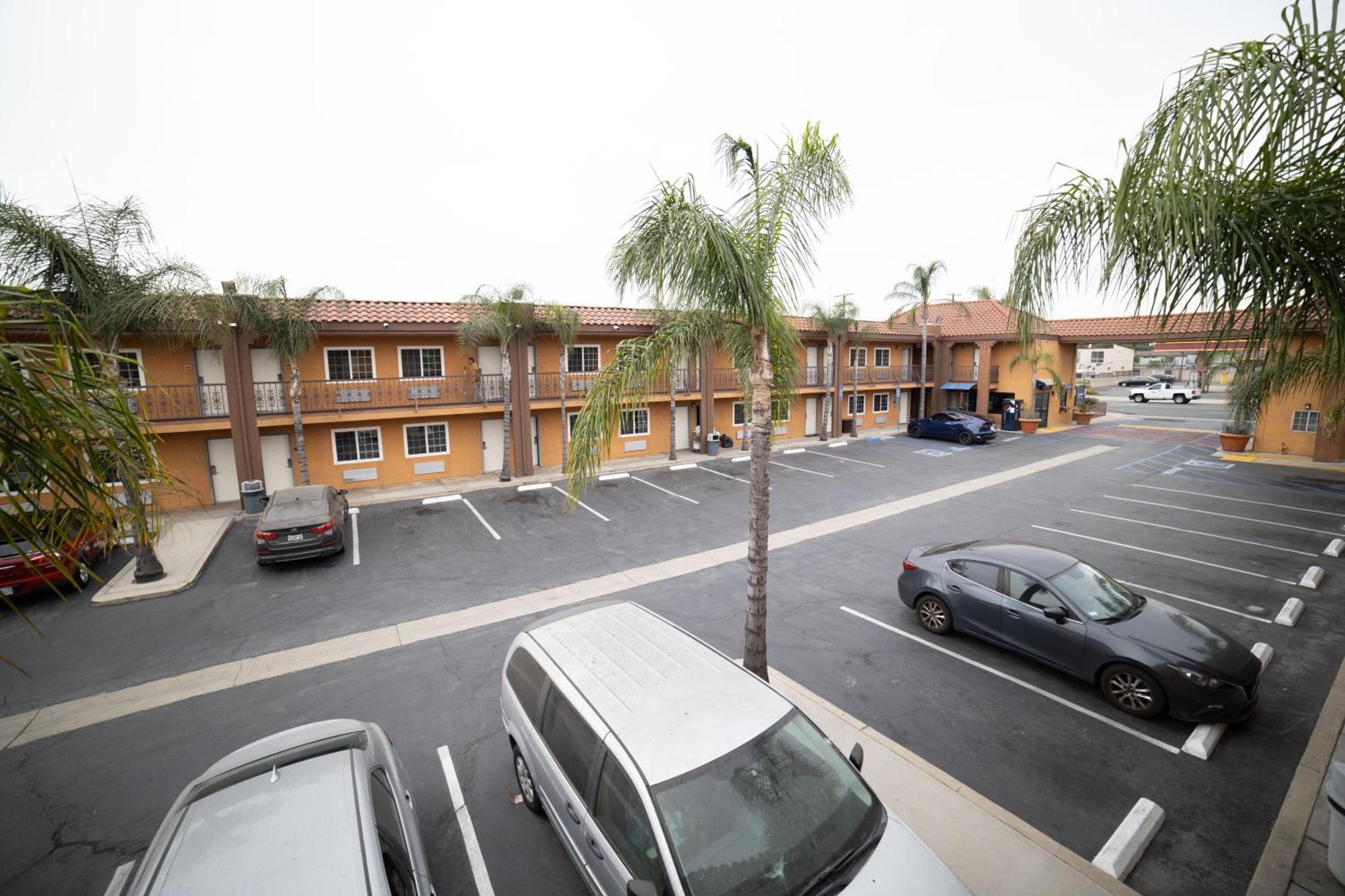 Express Inn & Suites Ontario Exterior photo